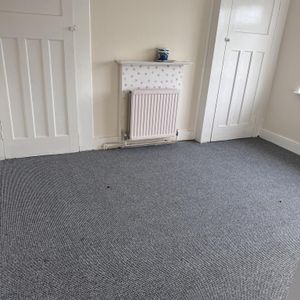 4 bedroom semi-detached house to rent - Photo 2