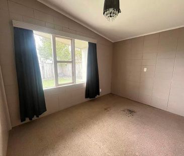 Charming Two-Bedroom Home in Trentham School Zone - Photo 3
