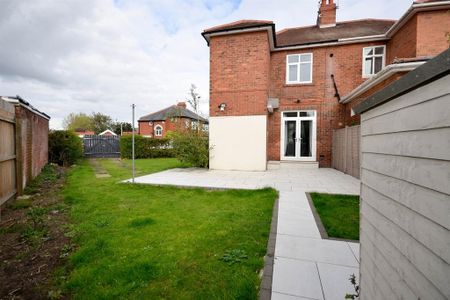 3 bedroom semi-detached house to rent - Photo 3