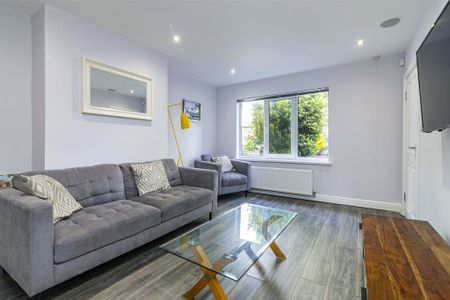 4 bedroom end of terrace house to rent - Photo 3