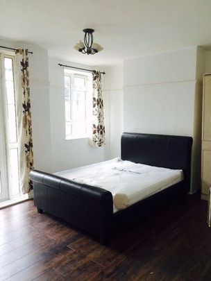 Room in a Shared Flat, Birchdown House, E3 - Photo 1