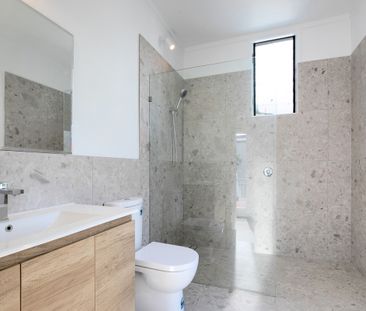 Freshly Renovated 3 Bedroom Unit with Cottage Charm - Photo 5