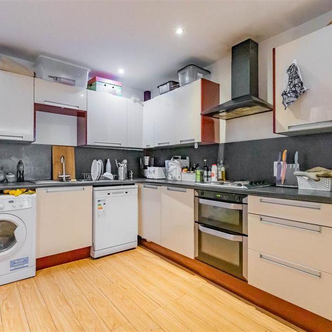 6 bedroom house to rent - Photo 1