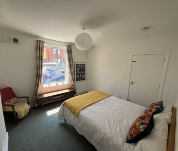 1 Bed Flat, Southey Street, BS2 - Photo 3