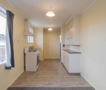 Charming 3-Bedroom Family Home in a Lovely Cul-de-Sac - Photo 3