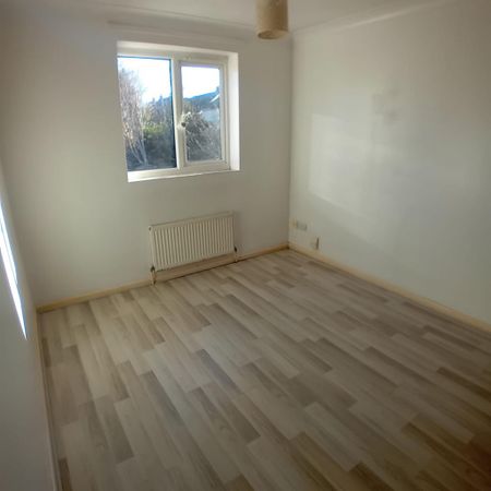 3 bedroom detached house to rent - Photo 2