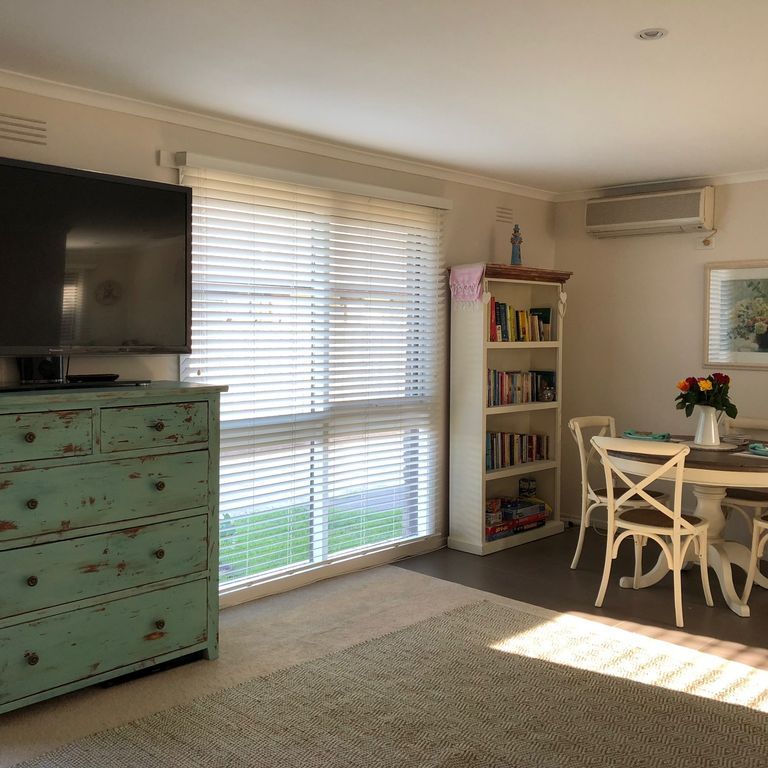 LOVELY UNIT IN PRIME LOCATION - Photo 1