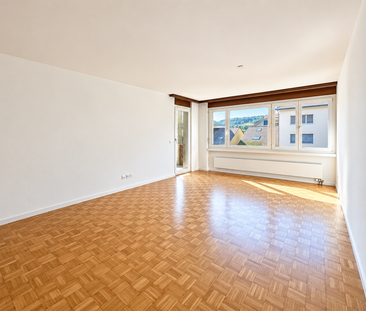 Helle 4.5-Zimmer-Wohnung mit Balkon in ruhiger Lage – Oberweningen - Photo 2