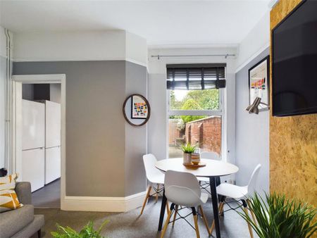 1 bedroom in a house share to rent - Photo 4