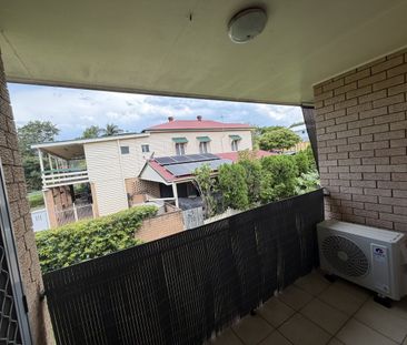 Updated Unit in the Heart of Moorooka - Photo 3