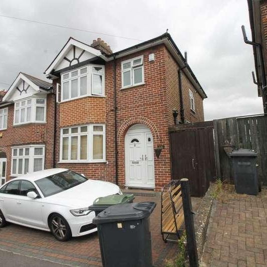 Strathmore Avenue, Luton, LU1 - Photo 1