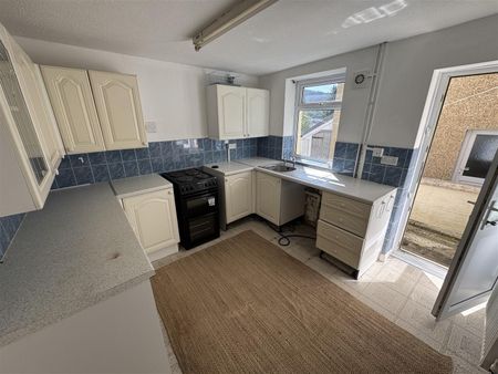 House - Terraced For Rent Montague Street, Abertillery - Photo 5