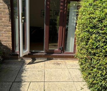 Room in a Shared Flat, Parkview Court, SW18 - Photo 3