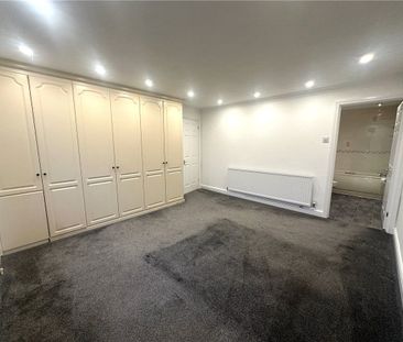 A spacious four bedroom family detached house with enclosed garden ... - Photo 2