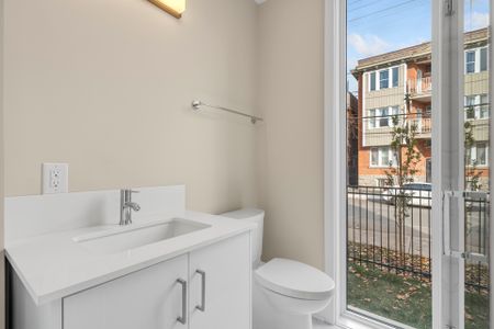 352 Lyon Street North - Photo 2