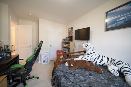 For Lease - 2B Vic Chambers Place, Brant, Ontario - Photo 2