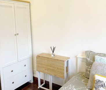 Room in a Shared House, Larcombe Close, CR0 - Photo 2
