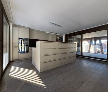 Moderne Neubau 4.5-Zimmer-Maisonette-Wohnung in naturnaher Lage - Photo 4