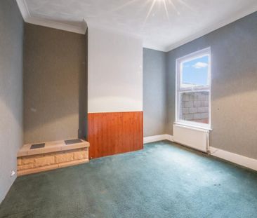 3 bedroom end of terrace house to rent - Photo 1