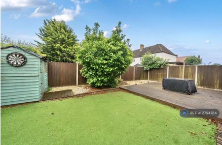 3 bedroom semi-detached house to rent - Photo 5