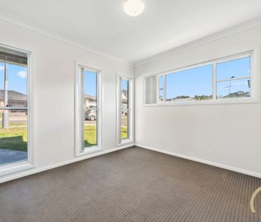 Perfect Family Home in the Heart of Middleton Grange&excl; - Photo 3