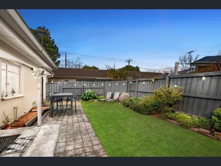 Light-Filled 2-Bedroom Unit in the Heart of Heathmont - Photo 5