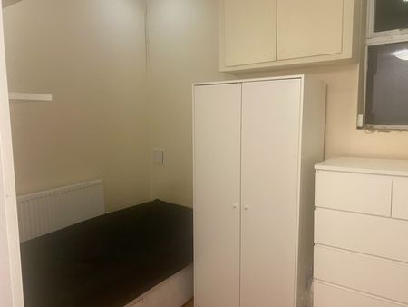 Room in a Shared House, Kelsall Terrace, LS6 - Photo 3