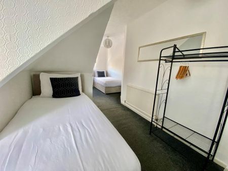 2 bedroom apartment to rent - Photo 5