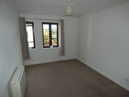 2 bed Apartment - To Let - Photo 5