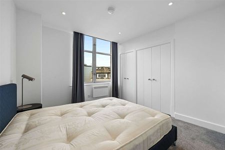 A newly refurbished two bedroom apartment in a convenient City location - Photo 2