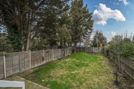 Burnt Ash Hill, Lee, London, SE12 - Photo 2