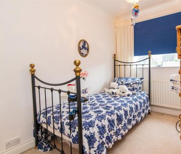 3 bed House - Detached To Let - Photo 2