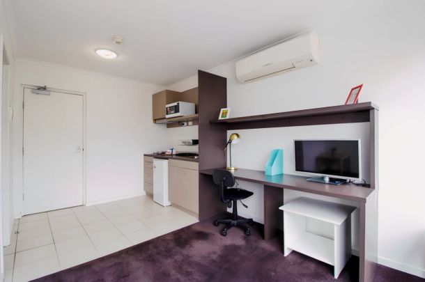 Large 1 Bedroom - Photo 1