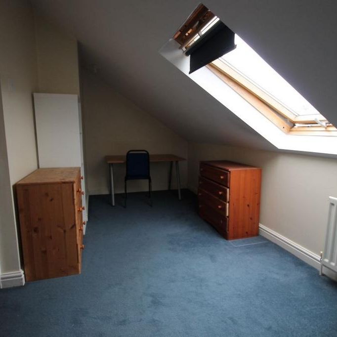 4 bedroom flat to rent - Photo 1