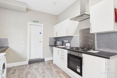 4 bedroom terraced house to rent - Photo 5