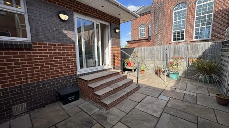 2 bedroom ground floor flat to rent - Photo 2