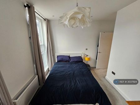 1 bedroom flat to rent - Photo 4