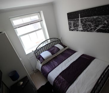 4 Bed Terraced House, Chusan Place, E14 - Photo 3