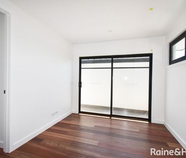 4 & 5/33 Hillcrest Grove, Springvale, VIC 3171 - Photo 1