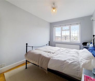 3 bedroom end of terrace house to rent - Photo 3