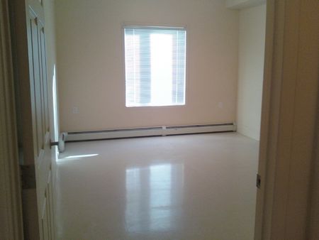 Main Floor 2 Bedroom 1 Bathroom Condo unit - Photo 2
