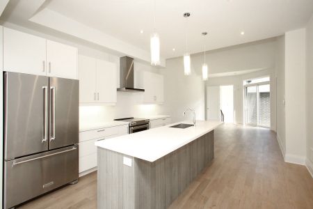 For Lease - 2 Vern Robertson Gate, Uxbridge, Ontario - Photo 5