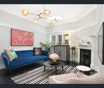 Gorgeous Family Entertainer with Pool - Photo 1