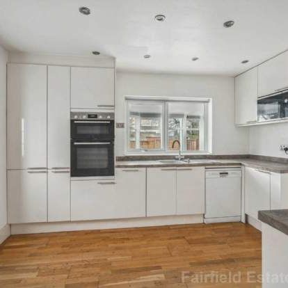 3 bedroom property to rent in Watford - Photo 1