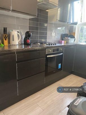 1 bedroom in a house share to rent - Photo 1