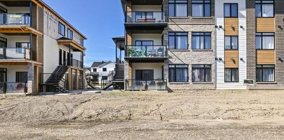 3 CH - 1 SDB - Otterburn Park - $2,350 /mo - Photo 2