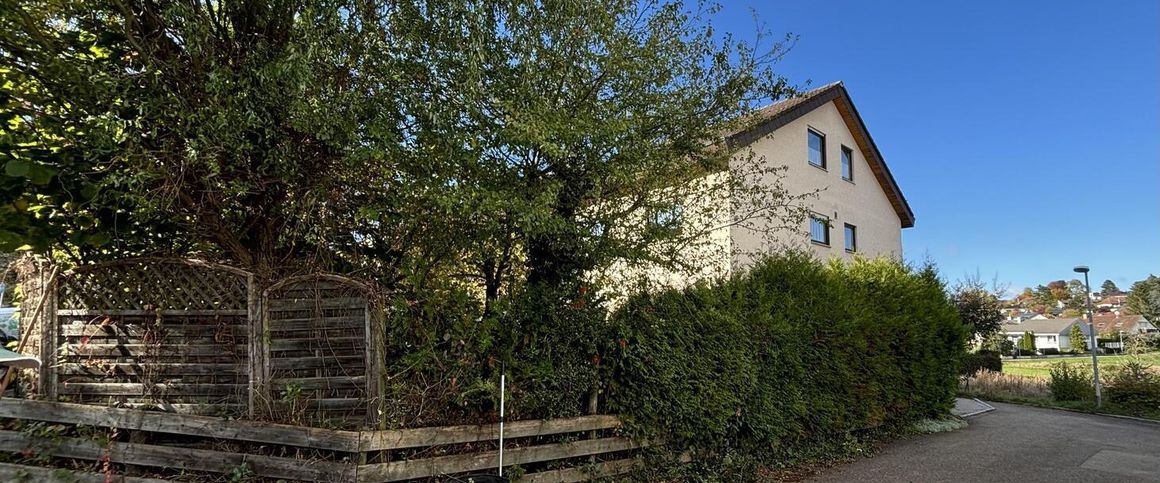 Möblierte 2 Zimmer-DG-Wohnung im 3-FH - Photo 1