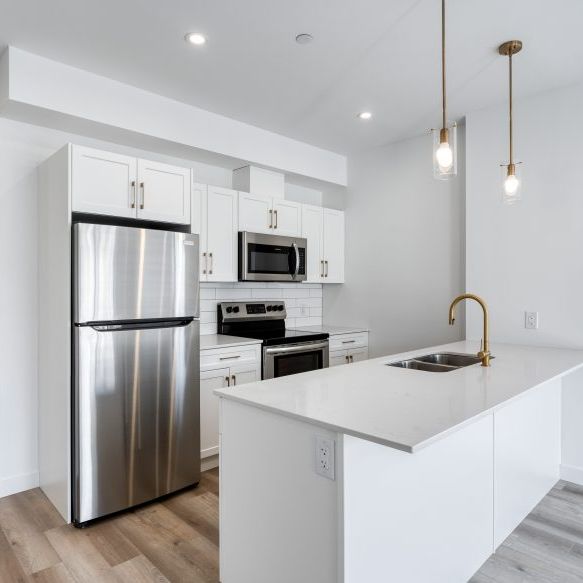 Jersey: Gold Accents – 196 Colony, Winnipeg, MB - Photo 1