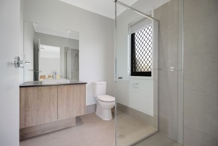 Stunning Brand New 4 Bedroom Home in Kingfisher Estate - Photo 3