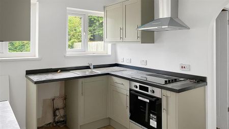 3 bedroom semi-detached house to rent - Photo 5